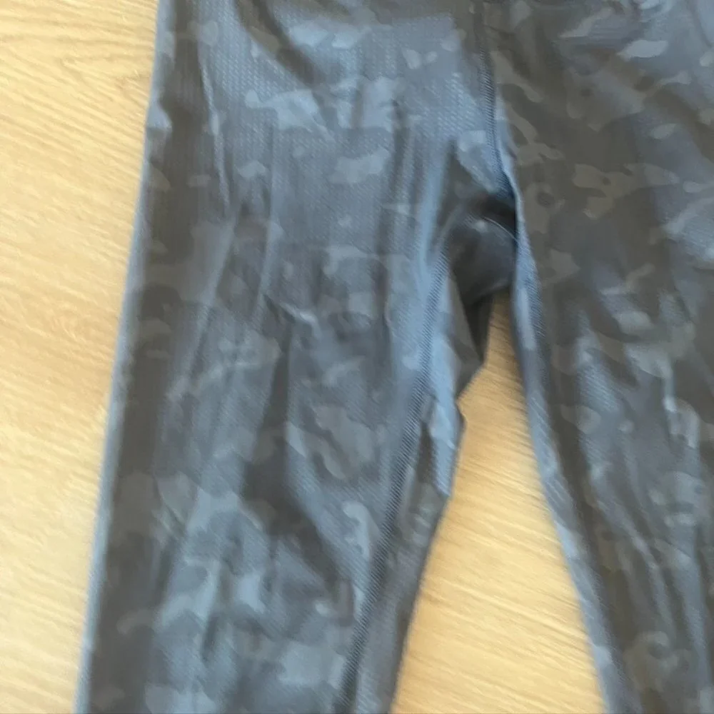 ** Zyia Active Gray Battleship Camo Luxe Hi-Rise 7/8 Leggings Athletic Small